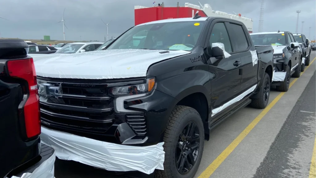 2026 Chevrolet Silverado High Country Midnight Edition 3.0L front exterior view